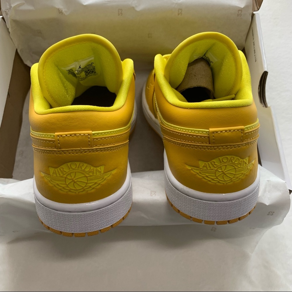 Jordan 1 Low Yellow Strike - Picture 10 of 10